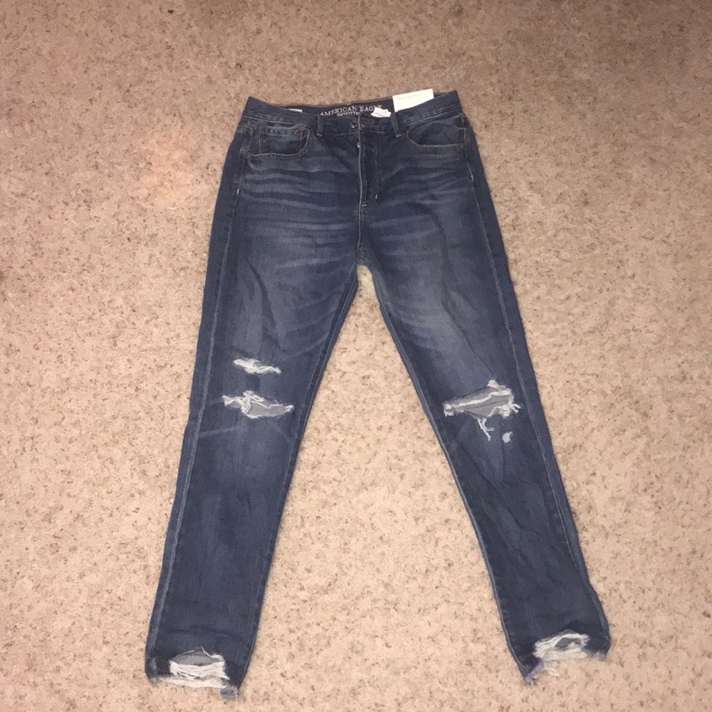 BRAND NEW AEO Hi-rise girlfriend jeans